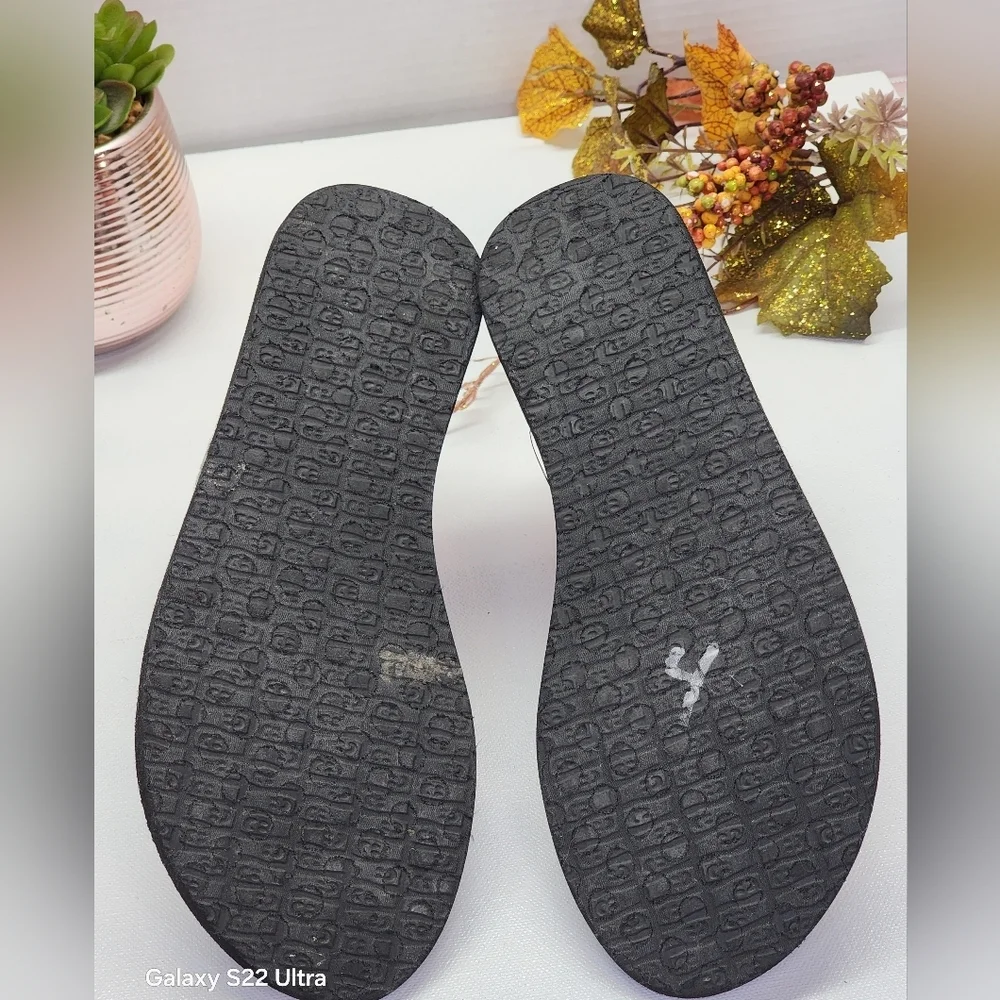 Sanuk Black and Gray Women's Sandals